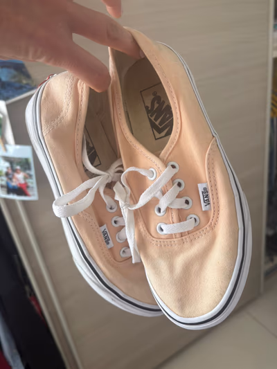 Vans size 35 by Vans — pre-loved on Thrifted.mt
