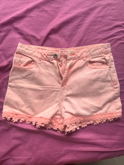 Pink denim lace hem shorts — pre-loved on Thrifted.mt