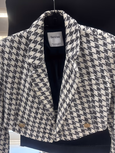 Bershka cropped houndstooth tweed blazer by Bershka — pre-loved on Thrifted.mt
