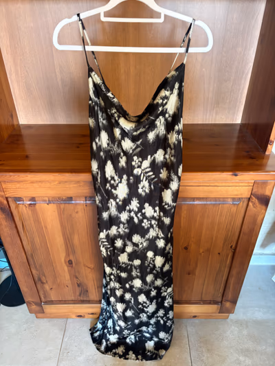 Topshop Floral Satin Midi Dress by Topshop — pre-loved on Thrifted.mt