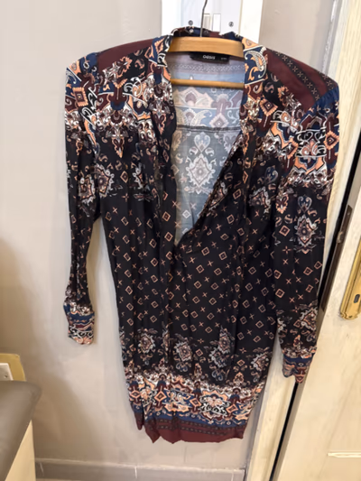 Oasis Printed Long Sleeve Dress by Oasis — pre-loved on Thrifted.mt