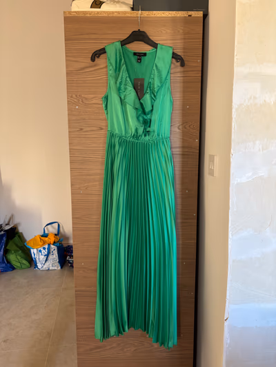 Green Satin Pleated Midi Dress by New Look — pre-loved on Thrifted.mt