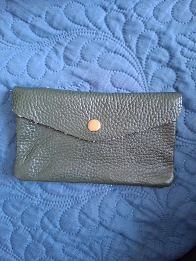 Leather purse green — pre-loved on Thrifted.mt