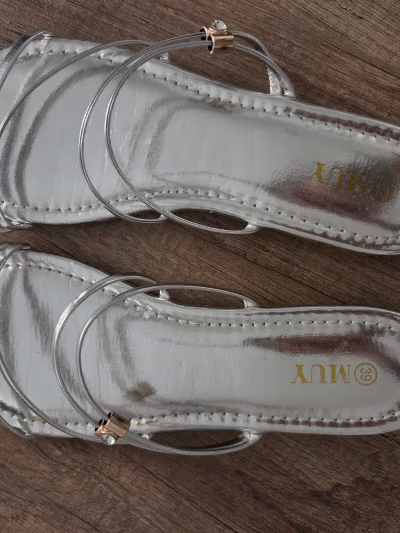 Silver Strappy Flat Sandals by MUY — pre-loved on Thrifted.mt