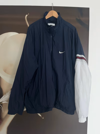 Chaqueta cortavientos Nike Vintage Colourblock by Nike — pre-loved on Thrifted.mt