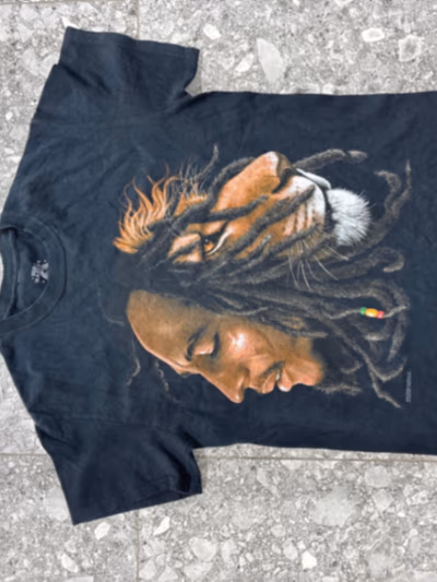 Bob Marley lion graphic tee by Bob Marley — pre-loved on Thrifted.mt
