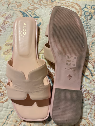 ALDO Pillow Walk Pink Sandals by ALDO — pre-loved on Thrifted.mt