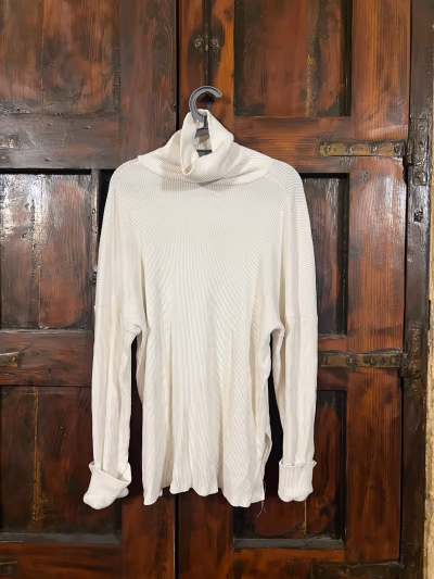 White Ribbed Roll Neck Sweater by Stradivarius — pre-loved on Thrifted.mt