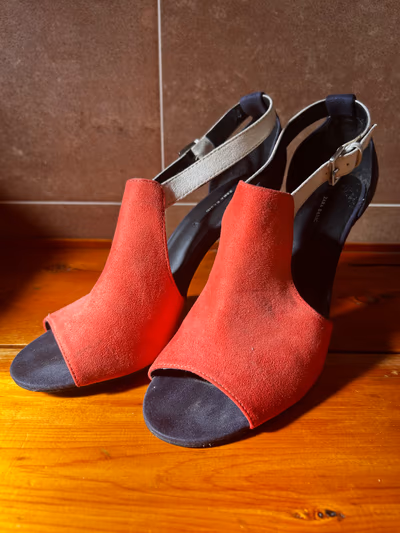 Zara red suede heeled sandals by Zara — pre-loved on Thrifted.mt