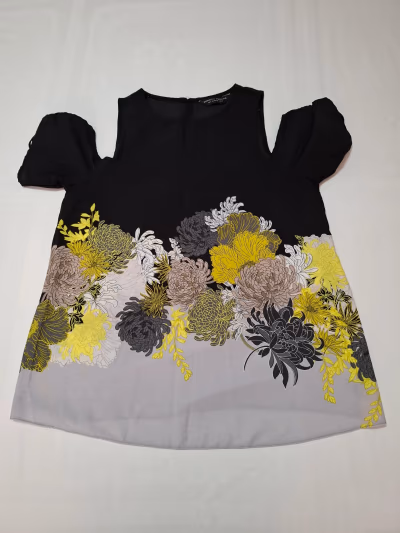 Top floral con hombros descubiertos de Dorothy Perkins - Completamente nuevo by Dorothy Perkins — pre-loved on Thrifted.mt