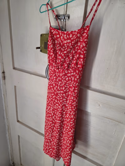 Red Floral Lace Back Dress by Temu — pre-loved on Thrifted.mt