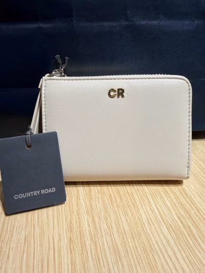 Country Road cream wallet  by Country Road — pre-loved on Thrifted.mt