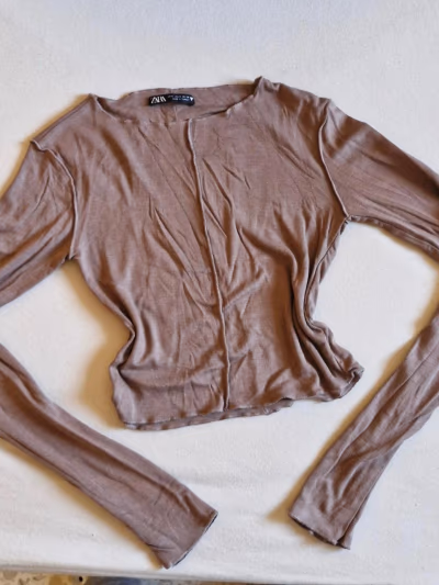 Top marrón de manga larga de Zara by Zara — pre-loved on Thrifted.mt