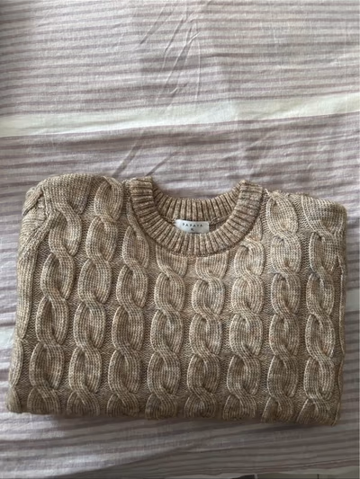 4 Sweaters — pre-loved on Thrifted.mt