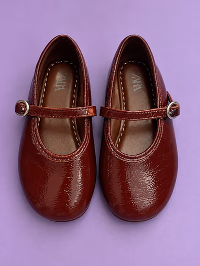 Girls burgundy patent mary janes by Zara — pre-loved on Thrifted.mt