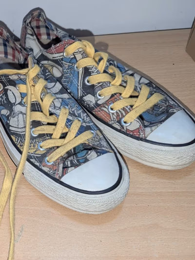 Graphic pattern lace up trainers — pre-loved on Thrifted.mt