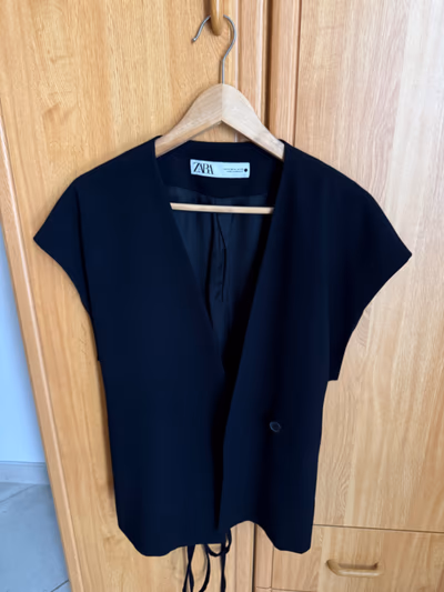 Black Belted Sleeveless Wrap Top by Zara — pre-loved on Thrifted.mt