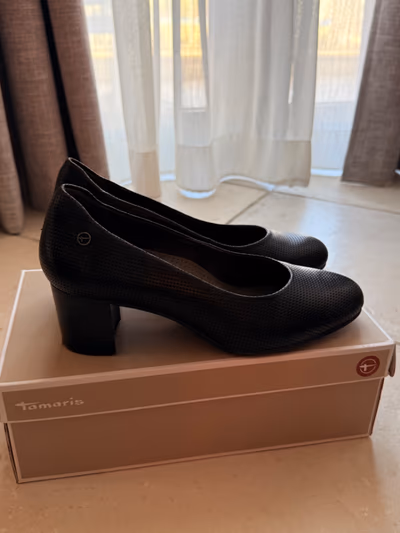Tamaris Black Leather Pumps for Wide Fit by Tamaris — pre-loved on Thrifted.mt