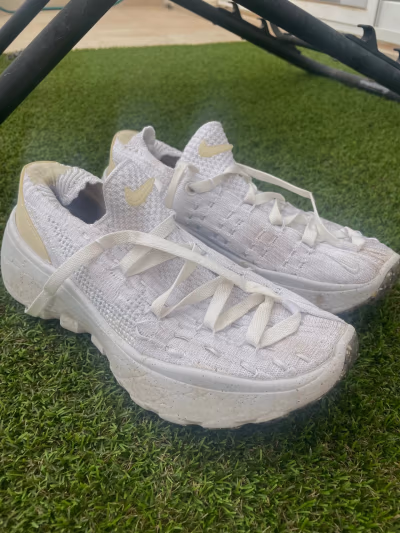 Nike White Knit Platform Trainers by Nike — pre-loved on Thrifted.mt