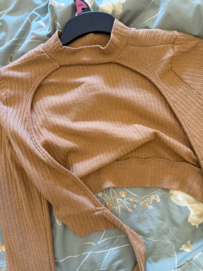 Ribbed Cutout Long Sleeve Top by SHEIN — pre-loved on Thrifted.mt