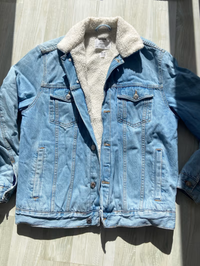 Bershka denim jacket size S by Bershka — pre-loved on Thrifted.mt