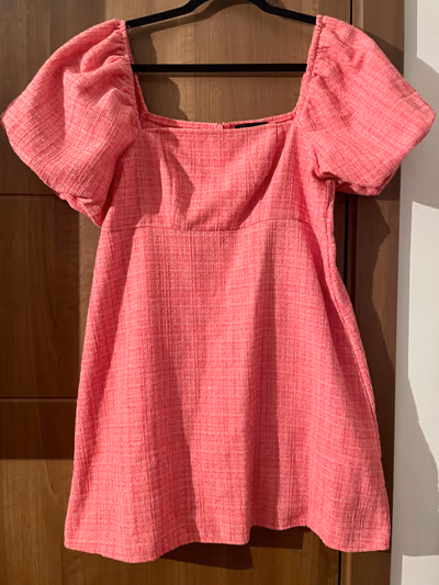 Pink textured puff sleeve dress by New Look — pre-loved on Thrifted.mt