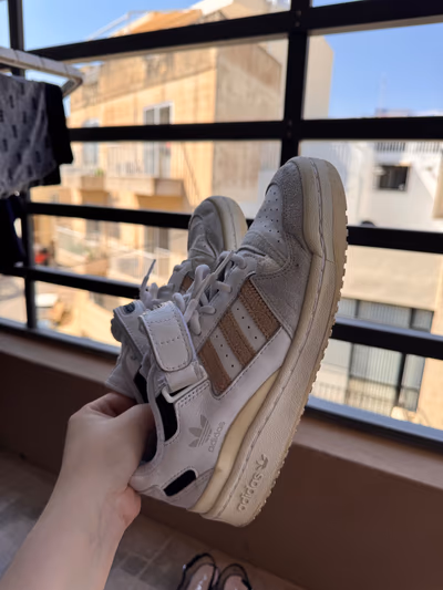 Ténis Adidas Forum Low Brancos by Adidas — pre-loved on Thrifted.mt