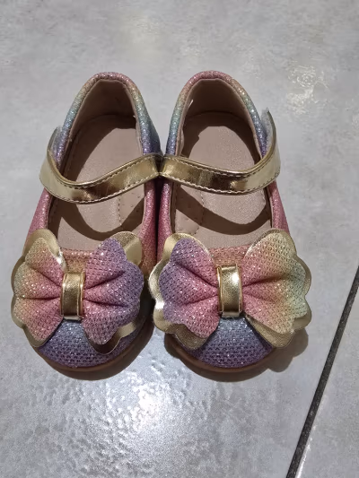 Girls Glitter Bow Mary Janes — pre-loved on Thrifted.mt