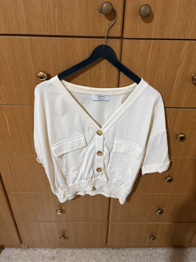 Bershka Cream Cropped Blouse — pre-loved on Thrifted.mt