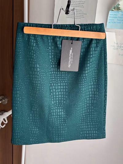 Green Croc Print Mini Skirt by PrettyLittleThing — pre-loved on Thrifted.mt