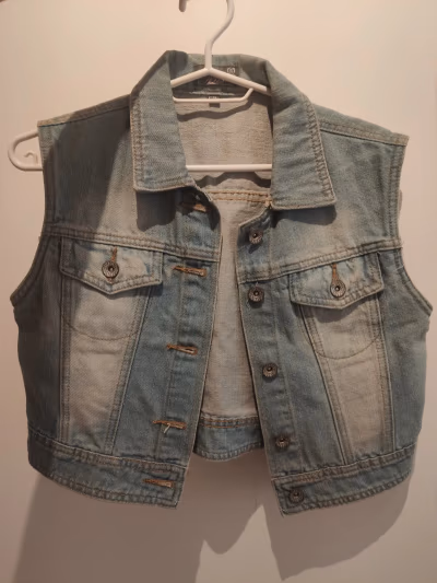 Classic blue denim vest — pre-loved on Thrifted.mt