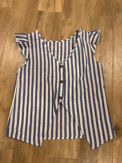 Top abotonado de rayas azules by SHEIN — pre-loved on Thrifted.mt