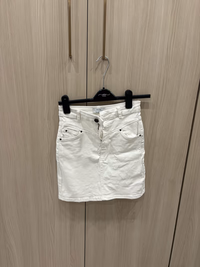 Bershka white denim skirt — pre-loved on Thrifted.mt