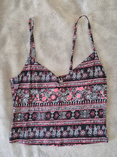 Patterned Crop Top by TALLY WEIJL — pre-loved on Thrifted.mt