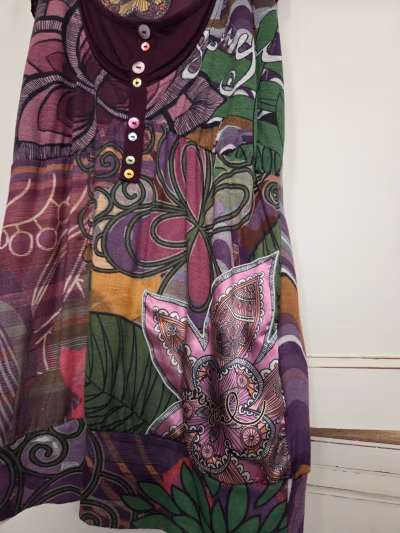 Lote de Desigual con estampado colorido: una camiseta y dos faldas  by Desigual — pre-loved on Thrifted.mt