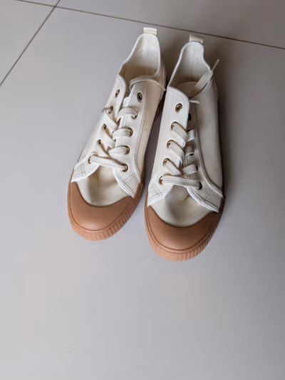 Cream canvas casual trainers size EU 42 UK 8 by Tu — pre-loved on Thrifted.mt