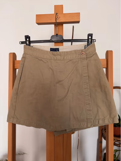 Falda pantalón beige vintage de A.C.T.I.V.E. WEAR by A.C.T.I.V.E. WEAR — pre-loved on Thrifted.mt