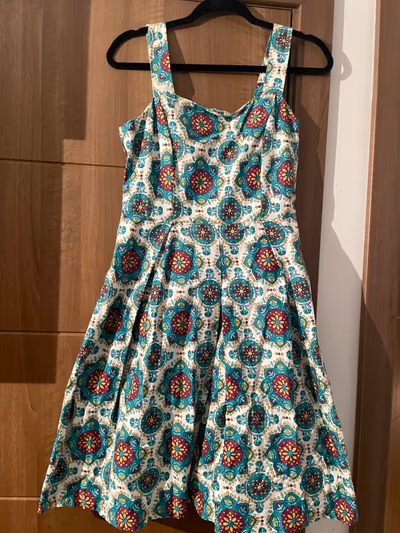 Floral pattern midi dress by Tu — pre-loved on Thrifted.mt