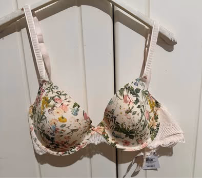Next Floral Lace Underwired Bra by Next — pre-loved on Thrifted.mt