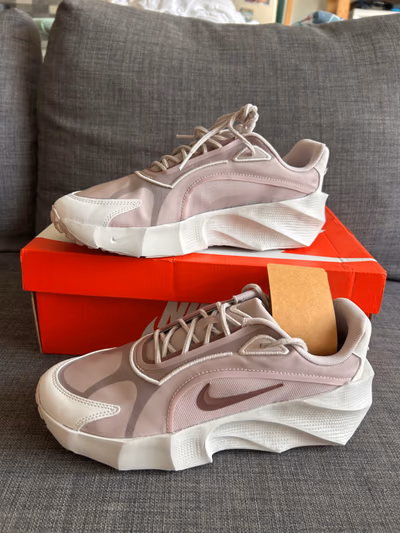 Nike Aura Edge  by Nike — pre-loved on Thrifted.mt
