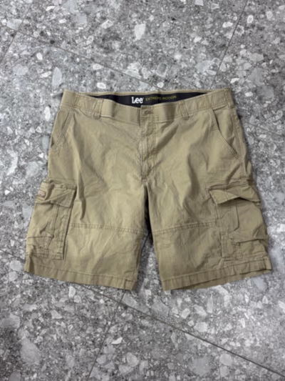 Lee Extreme Motion Cargo Shorts by Lee — pre-loved on Thrifted.mt