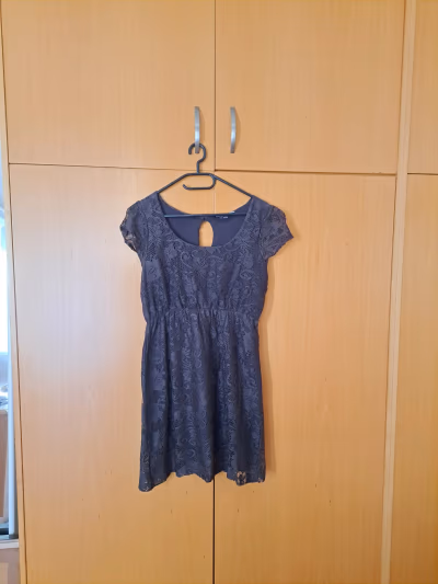 Dorothy Perkins lace tunic — pre-loved on Thrifted.mt