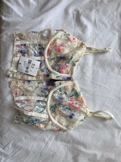 Forever 21 Floral Lace Corset by Forever 21 — pre-loved on Thrifted.mt