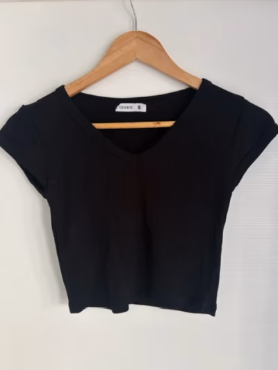 Black V-neck Ribbed Crop Top by Terranova — pre-loved on Thrifted.mt