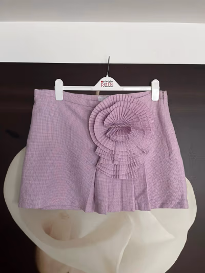 Lilac Textured Mini Skirt Detail by MNG — pre-loved on Thrifted.mt