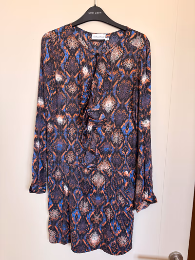 Vestido de seda pura, talla 34/XS by Talking French Antwerp — pre-loved on Thrifted.mt