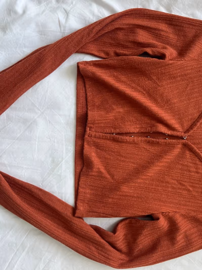 Rust ribbed long-sleeve top by H&M — pre-loved on Thrifted.mt