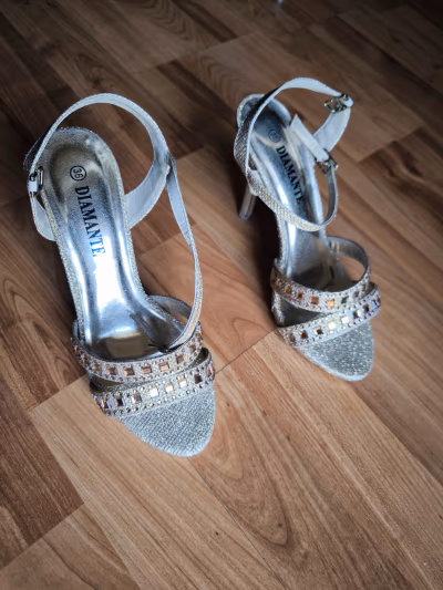 Gold shimmering stiletto sandals by Diamante — pre-loved on Thrifted.mt