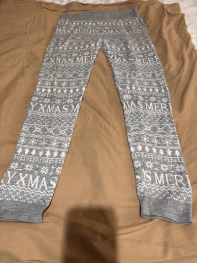 Festive Christmas Pattern Leggings — pre-loved on Thrifted.mt