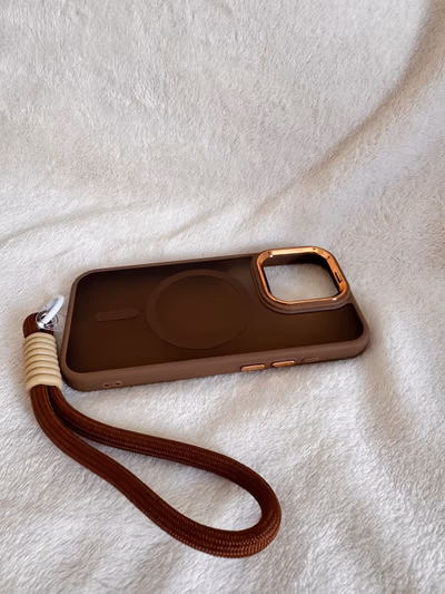 Brown MagSafe iPhone 15 pro Case — pre-loved on Thrifted.mt